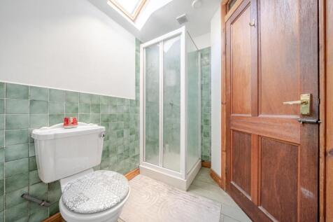 Bathroom with shower.jpg