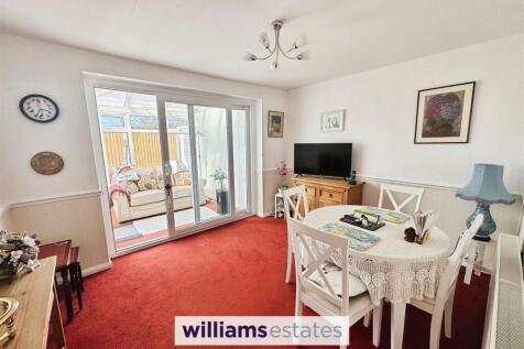 Bedroom/Dining Room