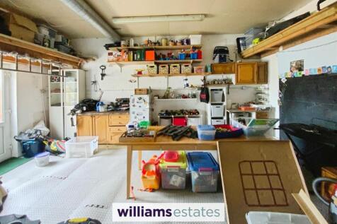 Garage/Games Room