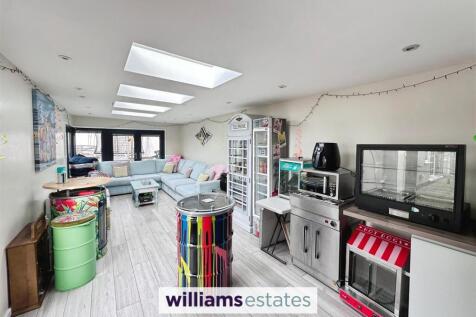 Games Room/Living Area