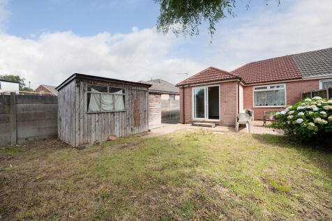 REAR GARDEN 2