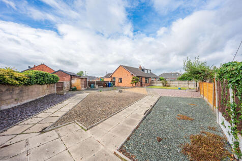 REAR GARDEN 2