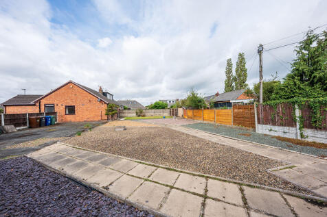REAR GARDEN 3