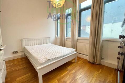 1st Double Bedroom