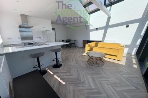 Breakfast Bar - Open plan