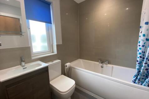 En-Suite Bathroom to Bedroom 2