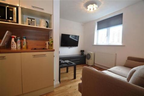 Kitchen / reception