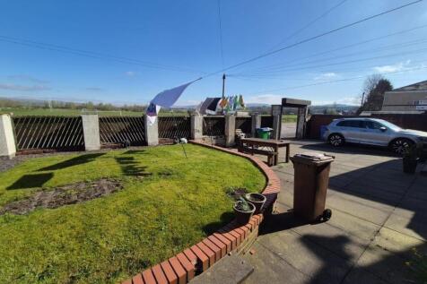 Parking &amp; Garden House
