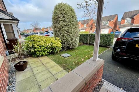Outside - Front Garden