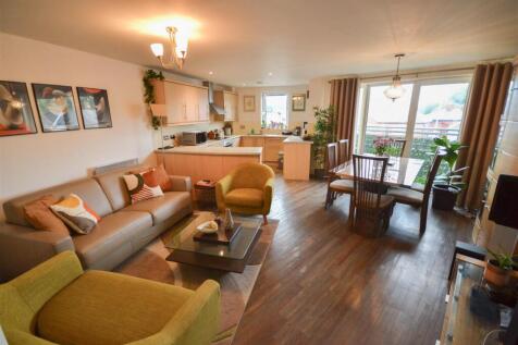 Open Lounge/Kitchen