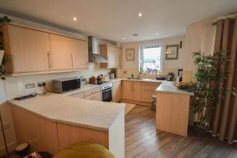Open Lounge/Kitchen