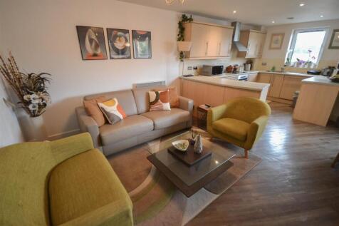 Open Lounge/Kitchen