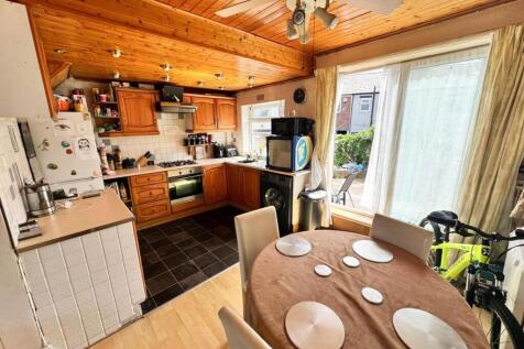 Kitchen/Dining Area