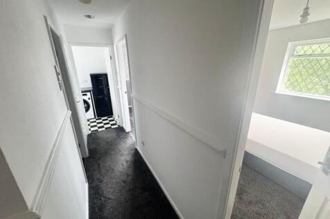 Hallway leading into flat