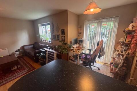 Lounge/Kitchen