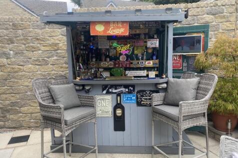 Outside Bar