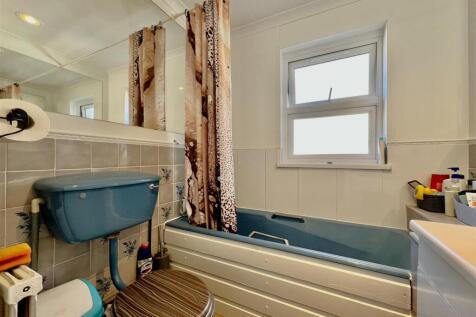 Family Bathroom/ WC