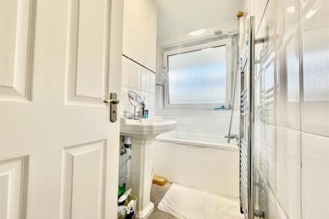 Family Bathroom/ WC