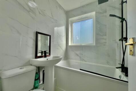 Family Bathroom/ WC