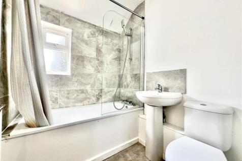 Family Bathroom/ WC