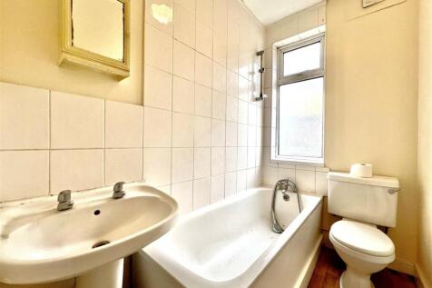 Family Bathroom/ WC