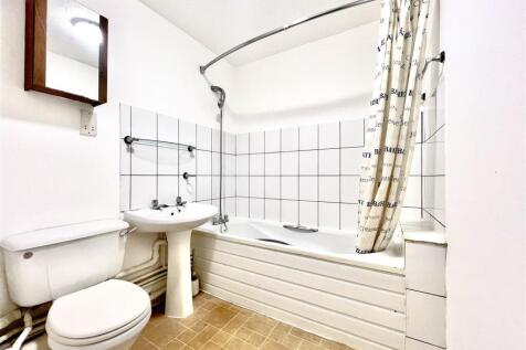 Family Bathroom/ WC