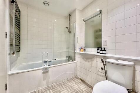 Family Bathroom/ WC