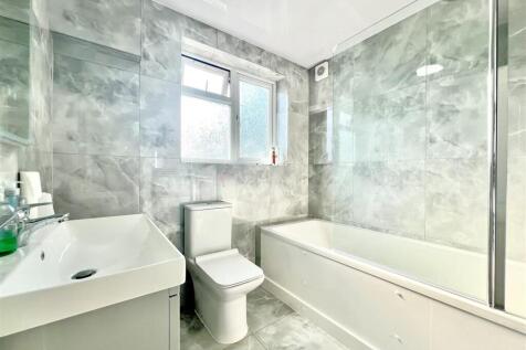 Family Bathroom/ WC