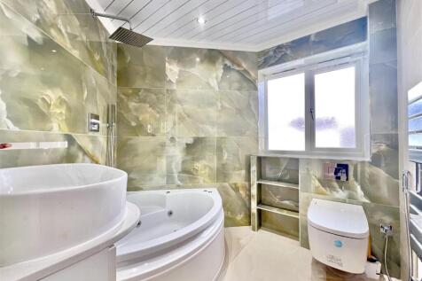 Family Bathroom/ WC