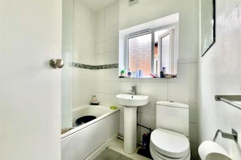 Family Bathroom/ WC