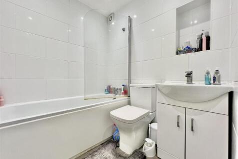 Family Bathroom/ WC