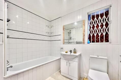Family Bathroom/ WC
