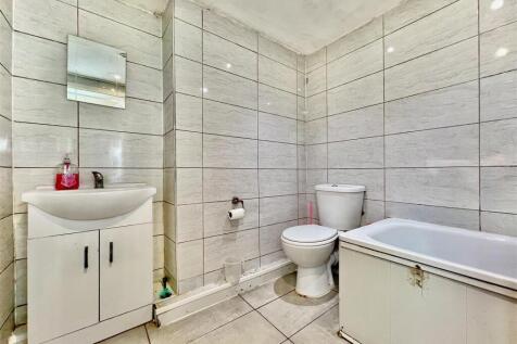 Family Bathroom/ WC