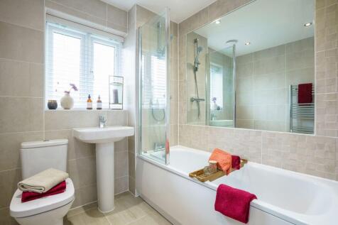 Light and modern family bathroom