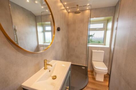 4_ShowerRoom_resize.jpg