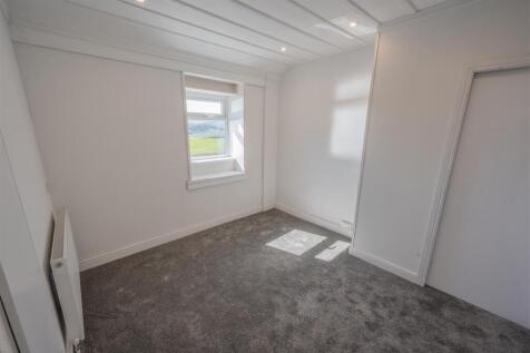 6_Bedroom_2_resize.jpg