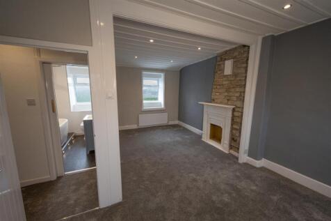 8_Bedroom_3_2_resize.jpg