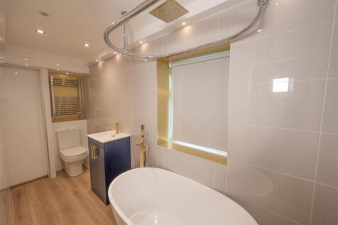 3_Bathroom.jpg