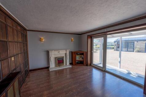 8_Living Room.jpg