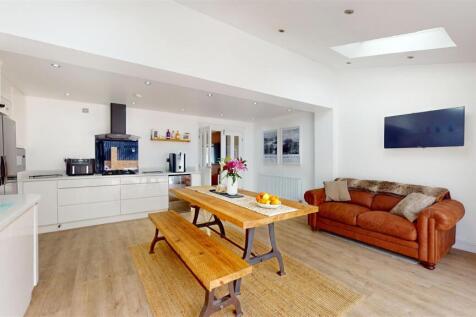 6-Asquith-Mews-04292025_134616.jpg