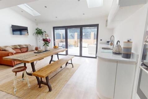 6-Asquith-Mews-04292025_135005.jpg