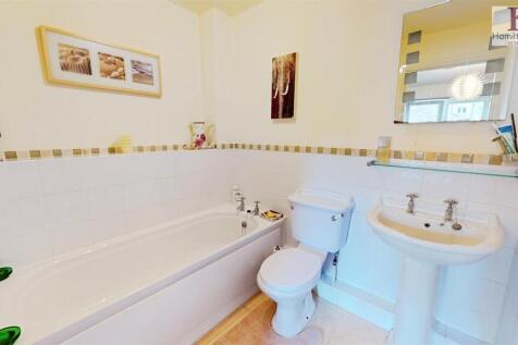 EN-SUITE BATHROOM