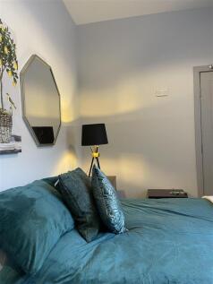 Room2Hollins5.jpg