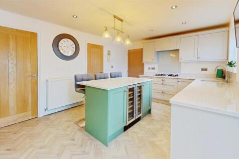 665d30ba-23-Highcliffe-Court-07212025_124203.jpg