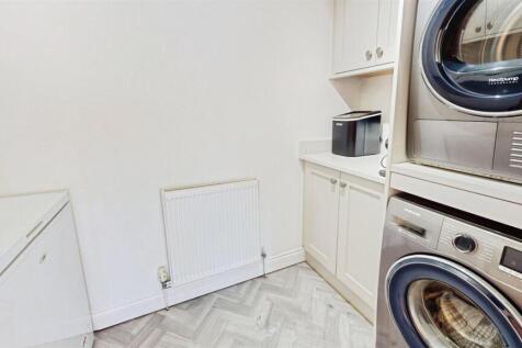 8273def6-23-Highcliffe-Court-07212025_125333.jpg