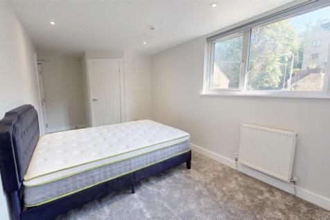 70 Hollins Room 5 2.jpg