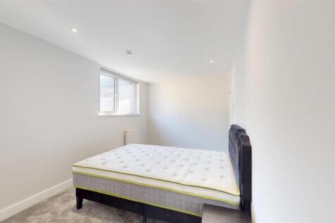 70 Hollins Room 5.jpg