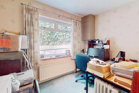 BEDROOM/STUDY