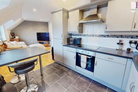 OPEN PLAN LOUNGE/KITCHEN