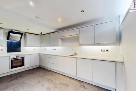 OPEN PLAN LOUNGE &amp; KITCHEN